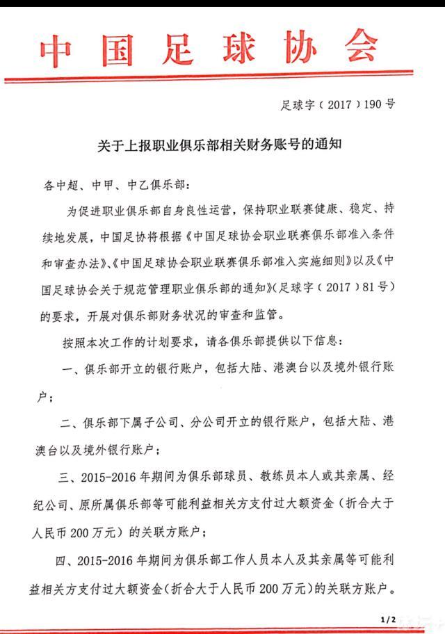 张子洲的左肩粉碎，左臂仅存一层皮肉相连，完全失去控制，只能垂搭在一侧，而他此时的表情更是惊骇万分。